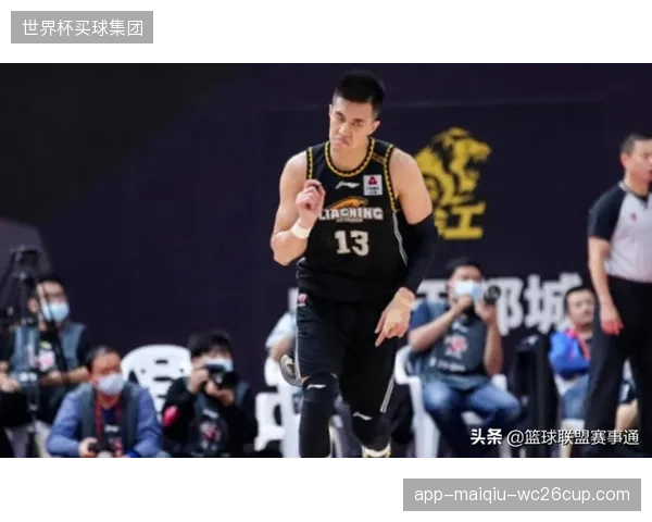 埃里克·莫兰德继续扮演辽宁队内线蓝领角色，其出色的后场篮板保护是球队防守反击的起点。