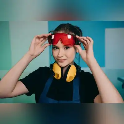 贺河荷